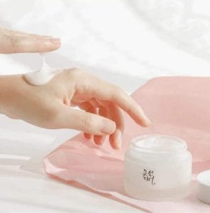 Ενυδατική κρέμα προσώπου Beauty of Joseon Dynasty Cream με υαλουρονικό οξύ, ρύζι και Centella Asiatica για λάμψη, ισορροπία λιπαρότητας και βαθιά θρέψη του δέρματος.