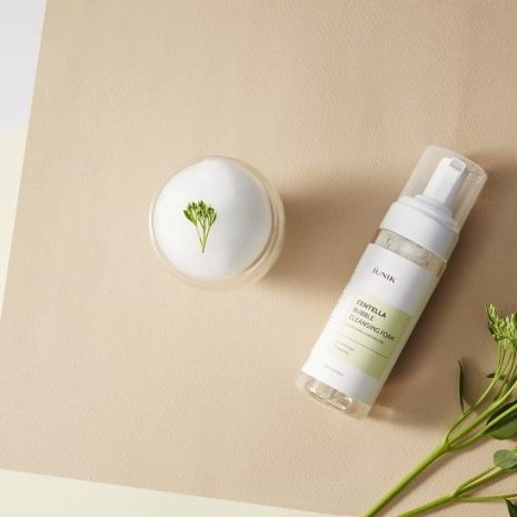 iUNIK Centella Bubble Cleansing Foam Προϊόν Αφρός καθαρισμού προσώπου με Centella Asiatica και Tea Tree για ακνεϊκές επιδερμίδες