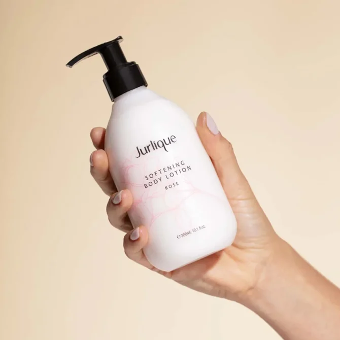 Jurlique Softening Rose Body Lotion 300ml 3 Jurlique Softening Rose Body Lotion 300ml Ενυδατική Λοσιόν Σώματος για Βαθιά Ενυδάτωση και Φροντίδα