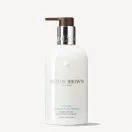Molton Brown Coastal Cypress & Sea Fennel 300ml Λοσιόν Χεριών-Νυχιών με Θαλασσινές Νότες